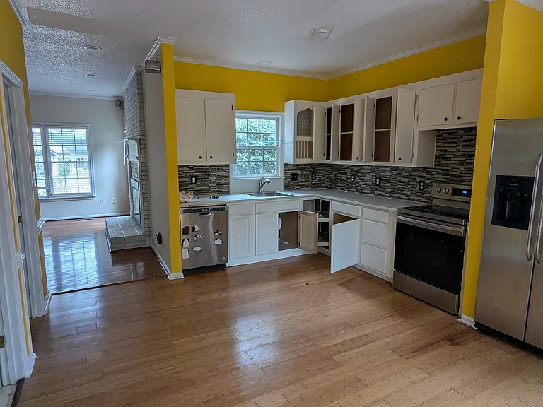 109 Highland Dr — Photo 2