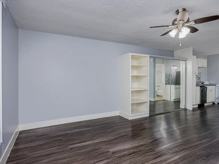 633 East 1st Street — Photo 18