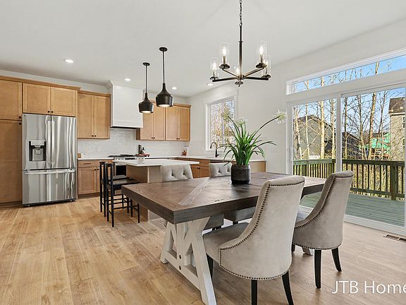 4th image of 5967 Claymont Ct SE