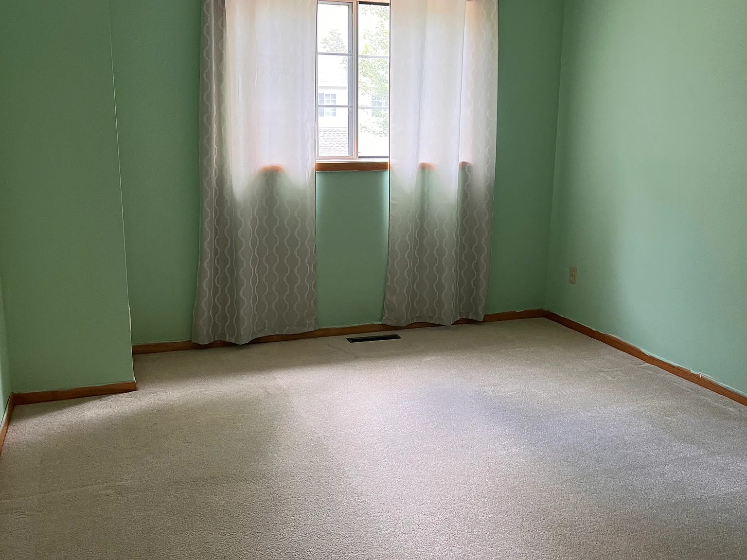 2 bed, 1200 sqft, $1,650 — Photo 3