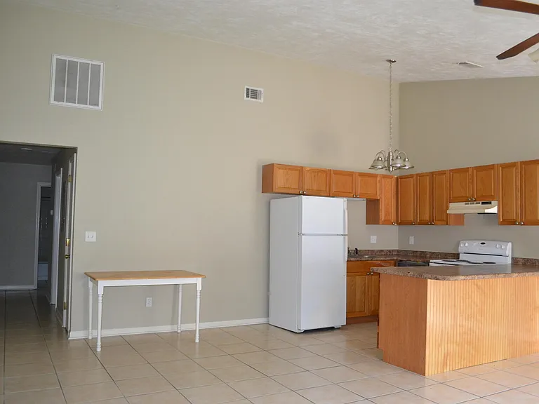 2041 Continental Ave — Photo 7