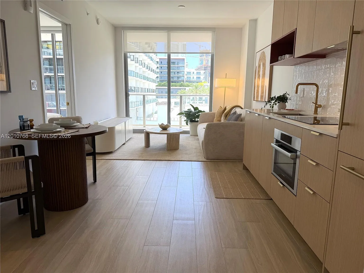 1 bed, 1.0 bath, 598 sqft, $3,950 — Photo 3