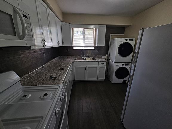 3rd image of 3819 N Knoxville Ave #A