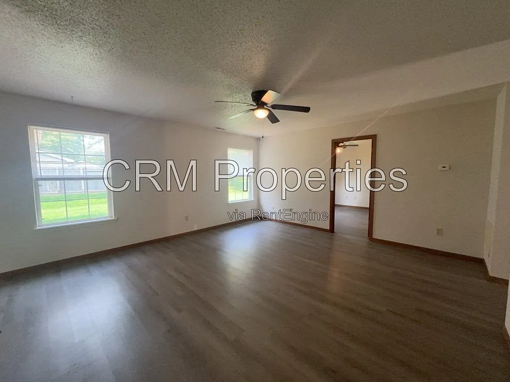 3 bed, 2.0 bath, 1228 sqft, $1,600 — Photo 4