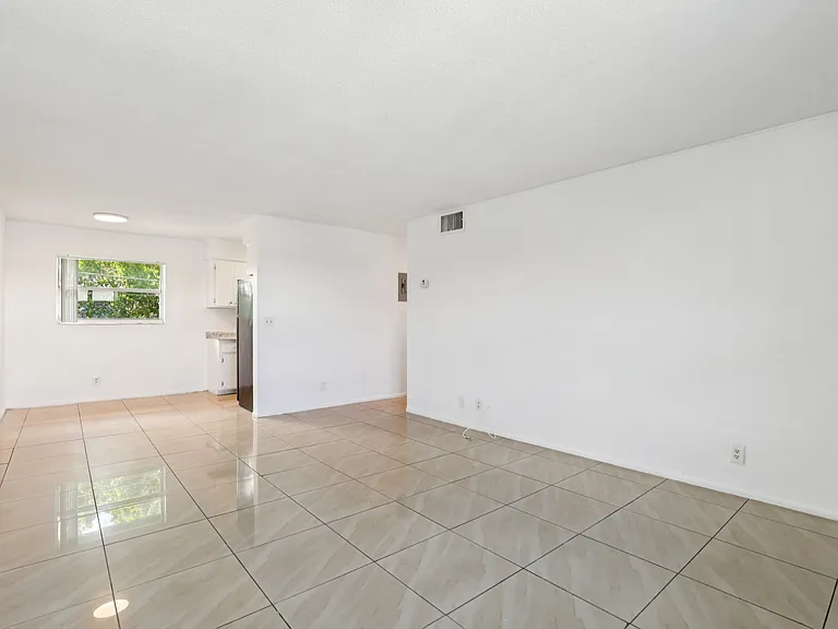 Parkcrest Apartments — Photo 13