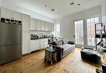 Rented by PREMIUM US INC