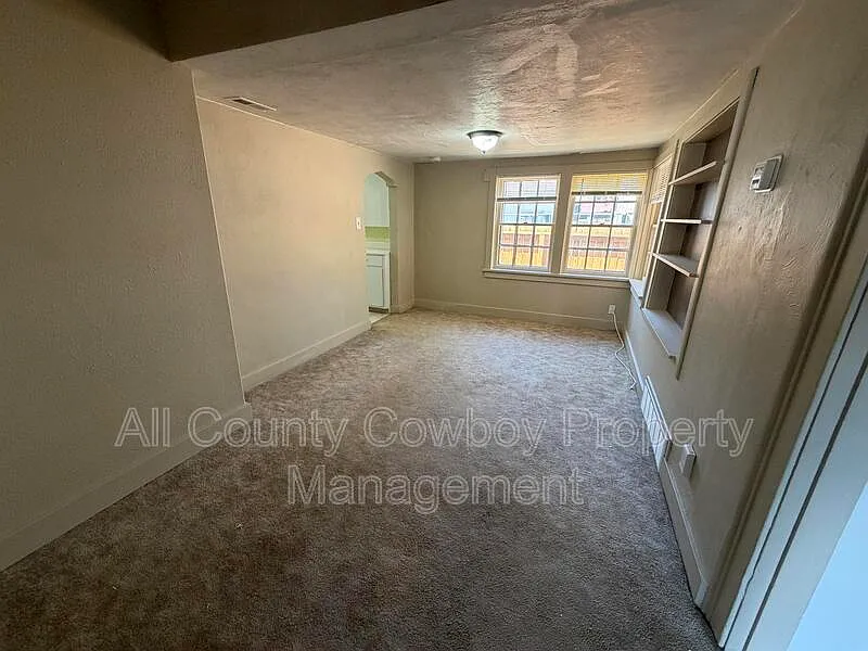 2 bed, 1.0 bath, 2222 sqft, $975 — Photo 4