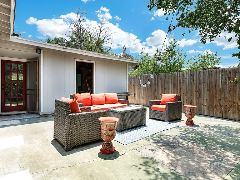 35 Storeywood Dr — Photo 25