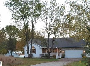 6194 Gleaner Hall Rd, Kingsley, MI 49649