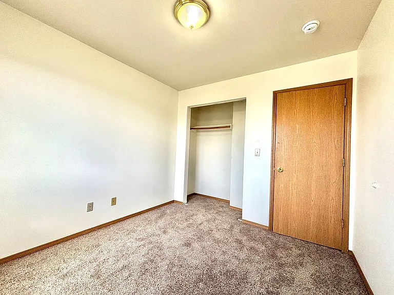 1747 W Kagy Blvd — Photo 10