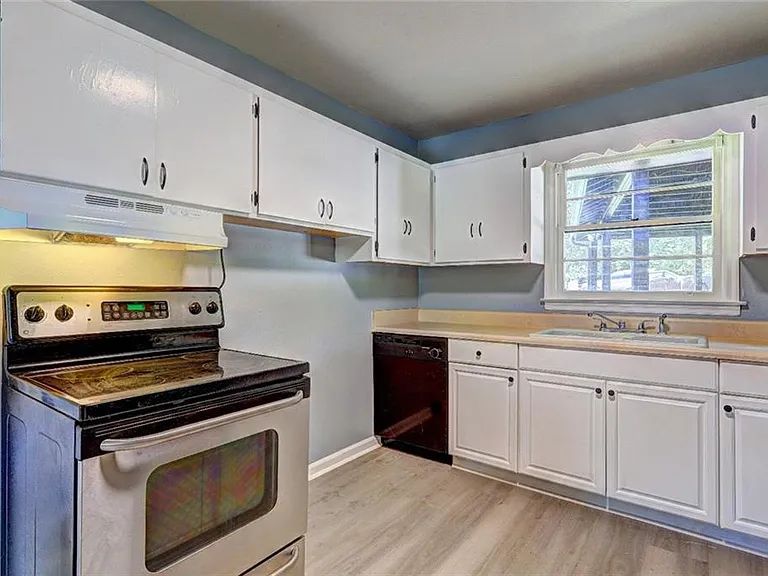 970 Oglethorpe Ave — Photo 14