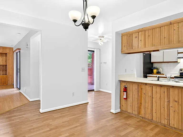 208 Finley Forest Dr — Photo 8