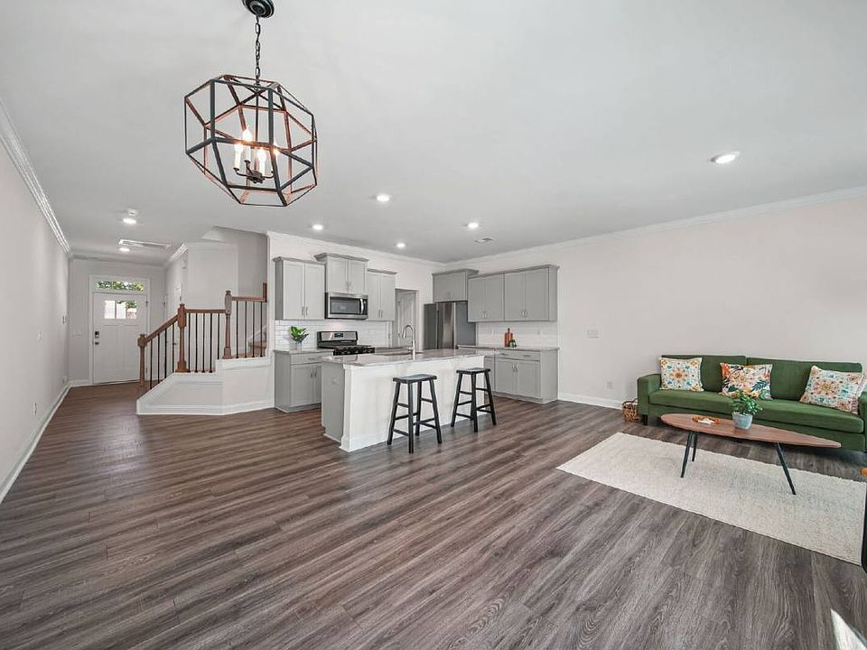 1st image of 724 Little Bluestem Dr