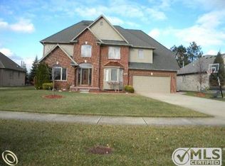 34265 Country Meadow Rd, Chesterfield, MI 48047