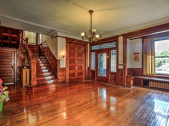 5th image of 2821 Independence Ave