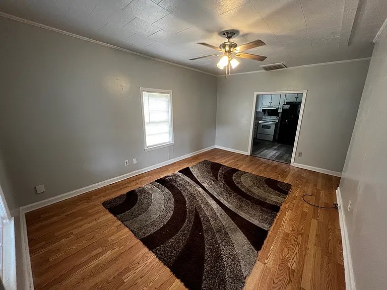 1906 Burnett Ave — Photo 10