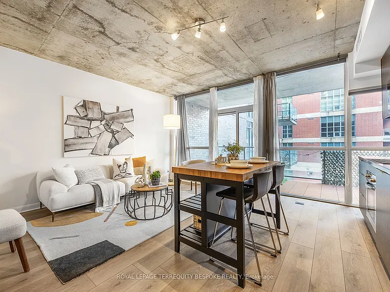 478 King St W #202 — Photo 13