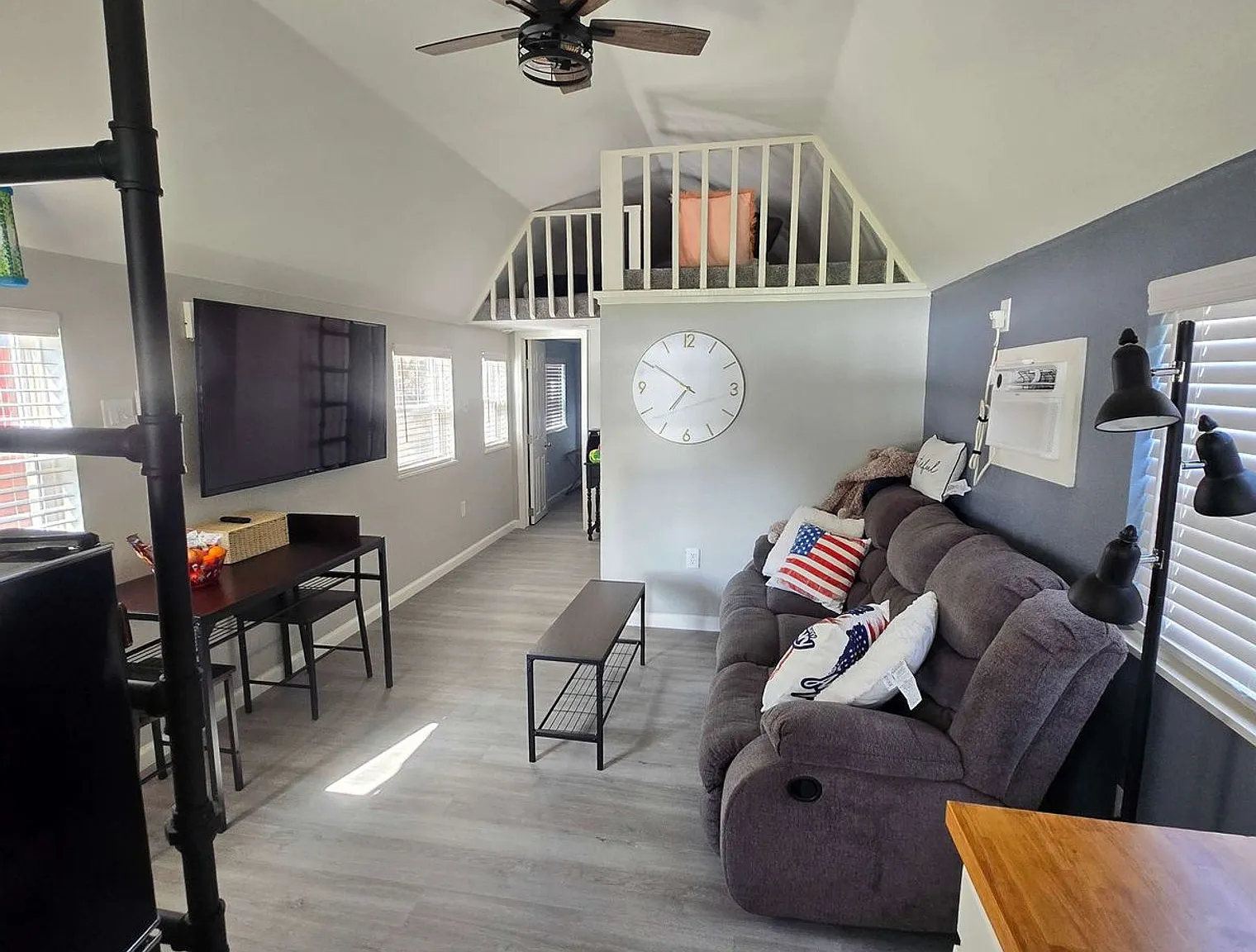 1 bed, 1.0 bath, $5,256 — Photo 1