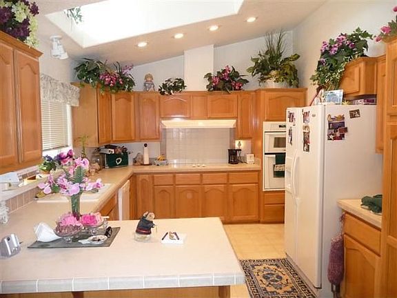 Large Kitchen with Nook