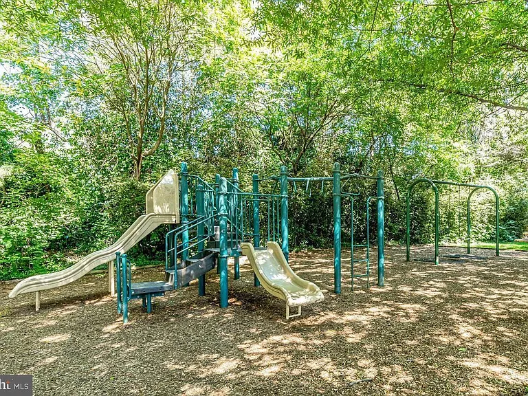 8819 Blue Royale Ln — Photo 46