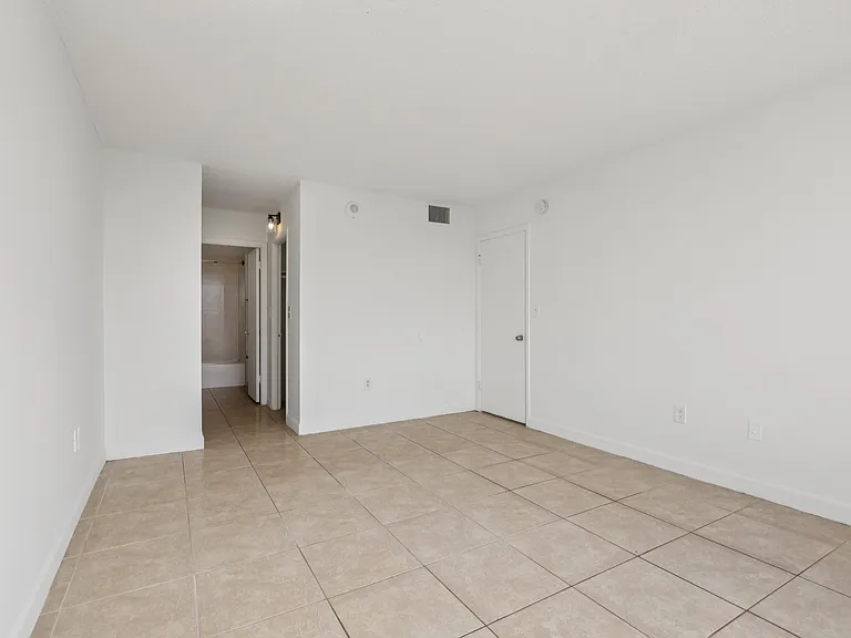 1 Bed 1.5 Bath Unit