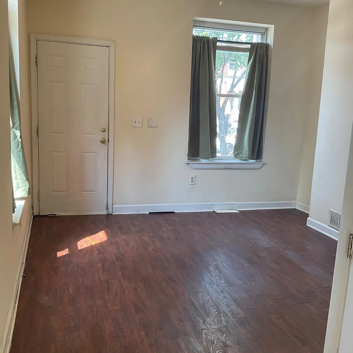 1 bed, 1.0 bath, 1190 sqft, $1,200 — Photo 2