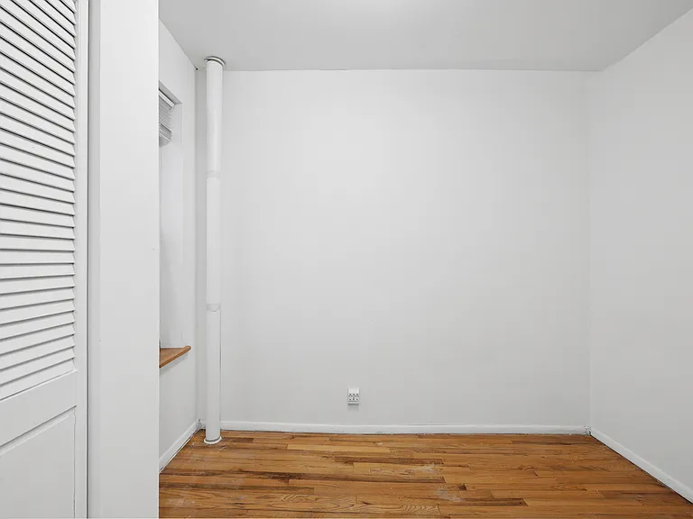320 E 49th St #44 — Photo 2