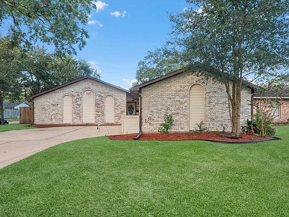 2nd image of 15714 Rill Ln