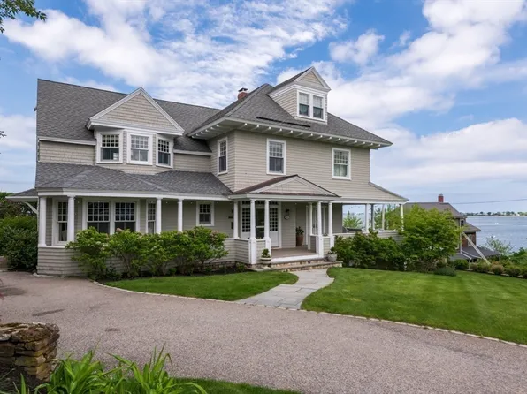 11 Paige St, Hingham, MA 02043