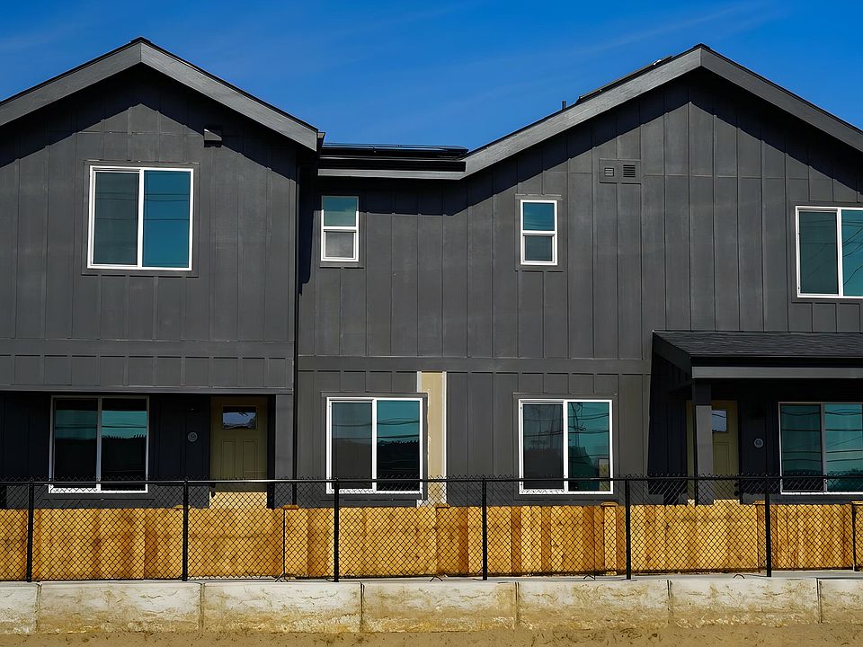 1st image of 1501 NE Laughlin Rd #12