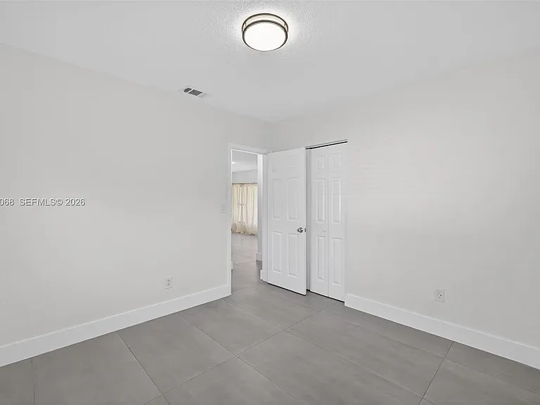 17150 NE 18th Ave — Photo 18