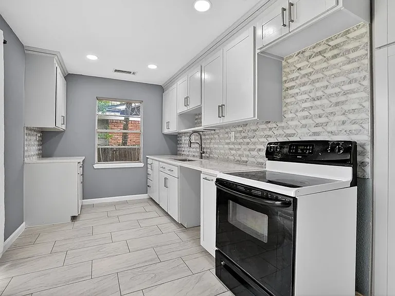 4427 Leddy Dr — Photo 11