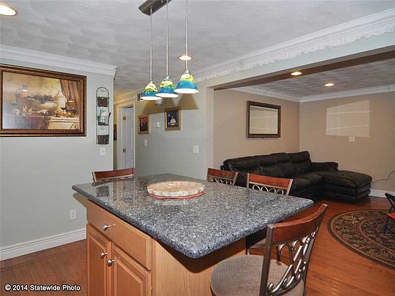 5th image of 124 Roger Williams Ave