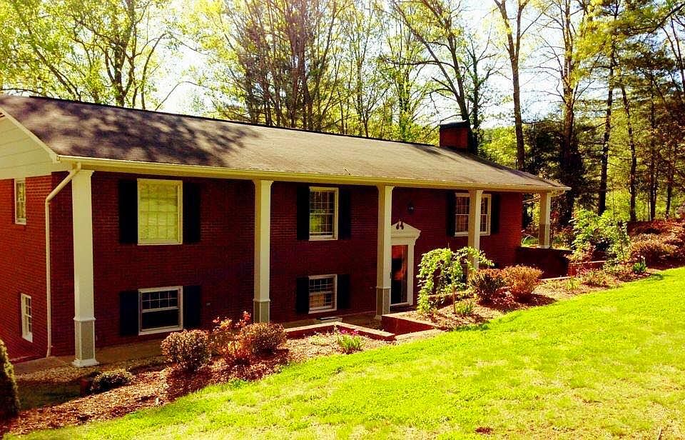 1st image of 3115 Lyndhurst Dr