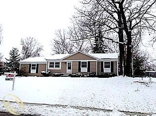 1330 Delta Rd, Walled Lake, MI 48390