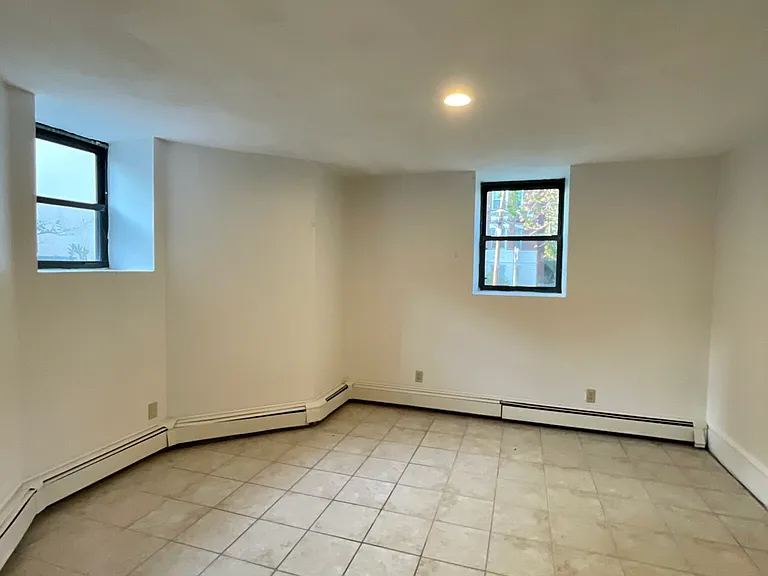 132 Chiswick Rd #B — Photo 4
