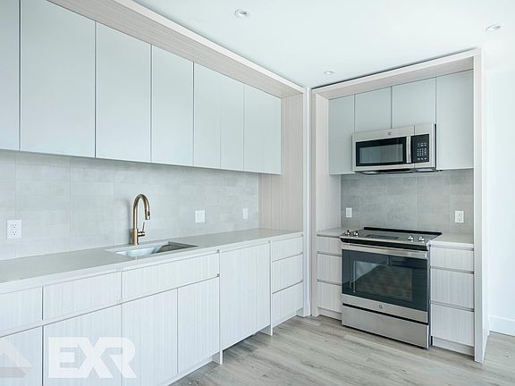 5th image of 210 Clarkson Ave #201