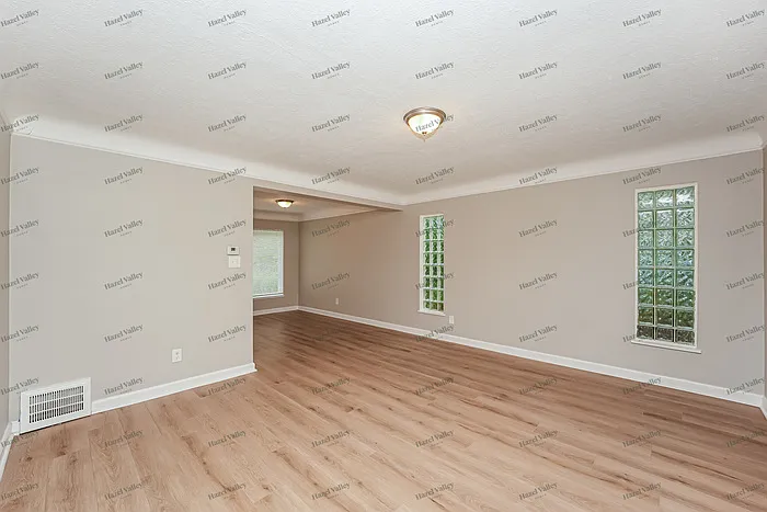 3880 Strandhill Rd — Photo 6