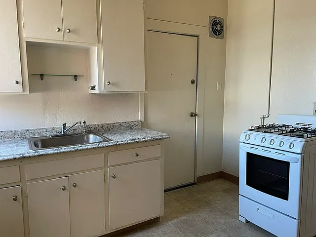 611 W Grand Ave #8 — Photo 10