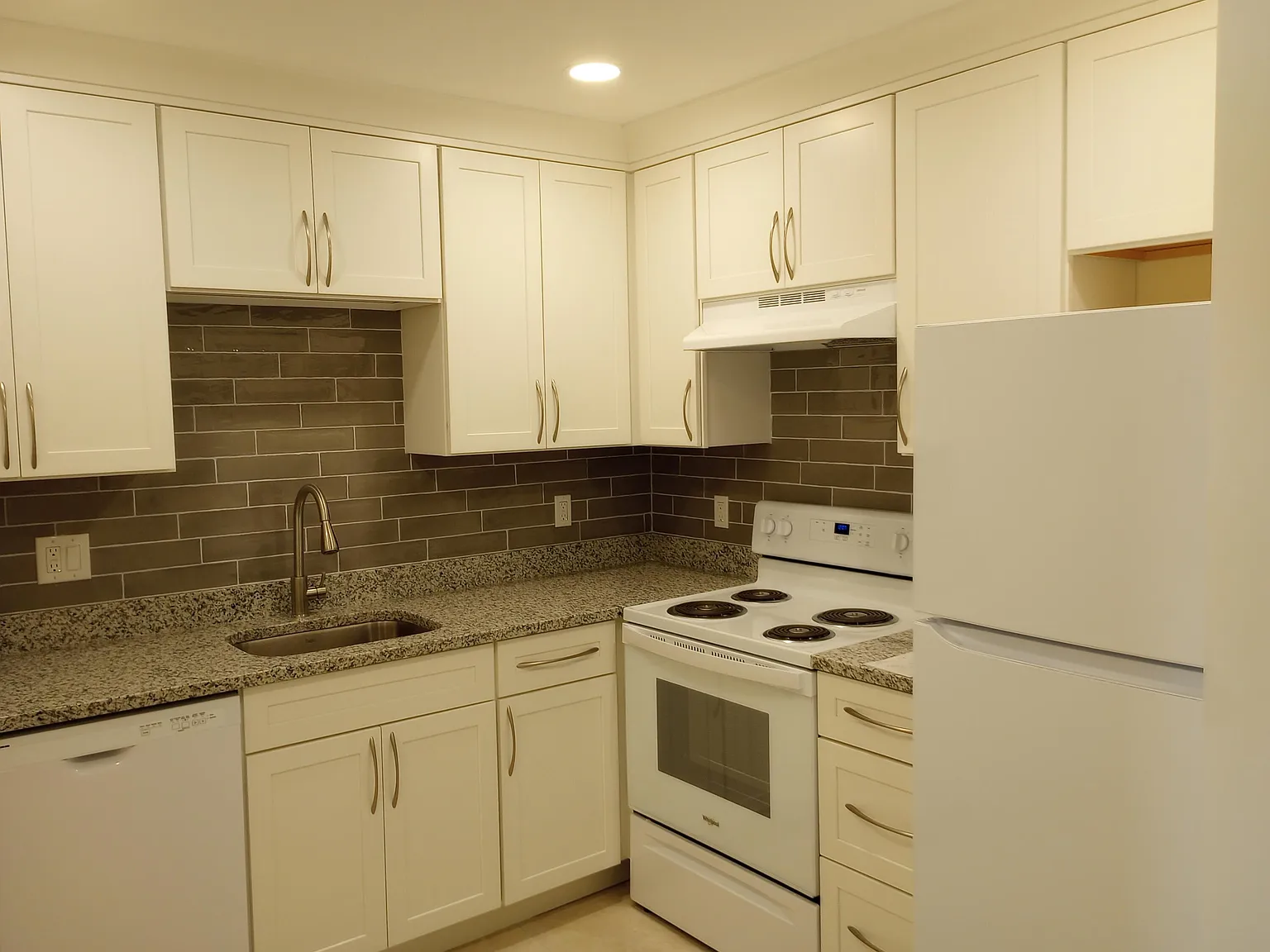 2 bed, 2.0 bath, 875 sqft, $1,770 — Photo 3