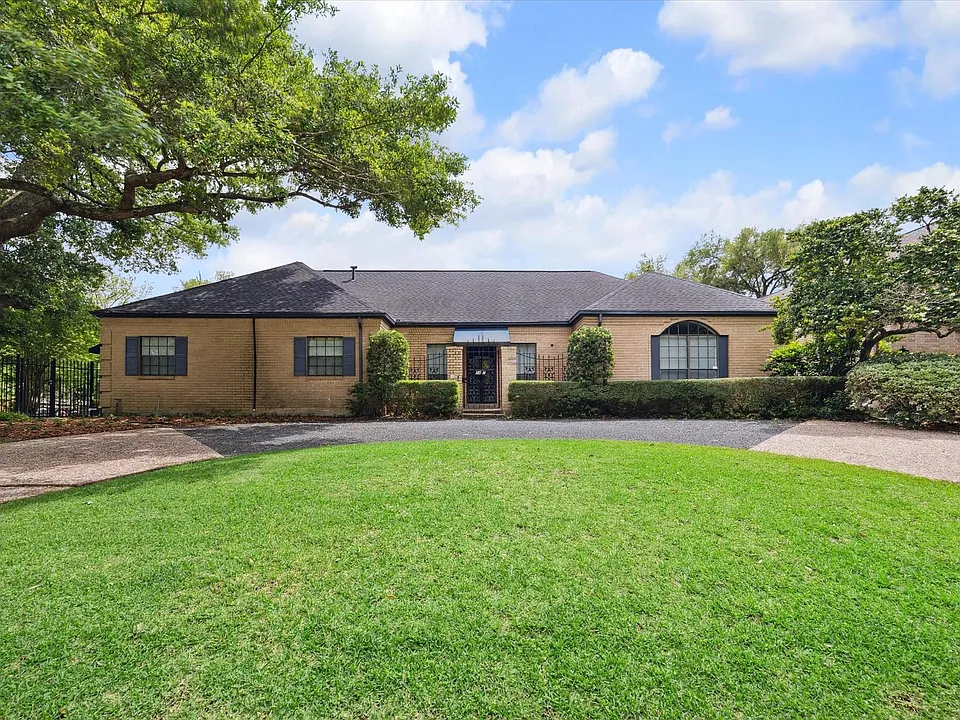 2417 Blue Bonnet Blvd