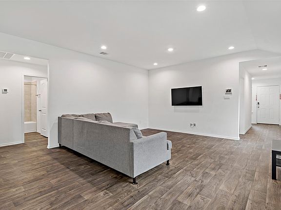 3rd image of 2303 Sandcherry Ln