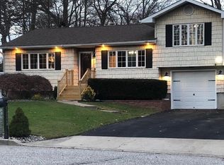 15 Albright Rd, Coram, NY 11727