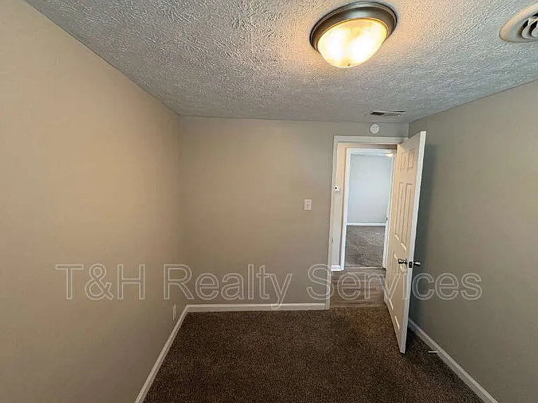 220 Walker St — Photo 10