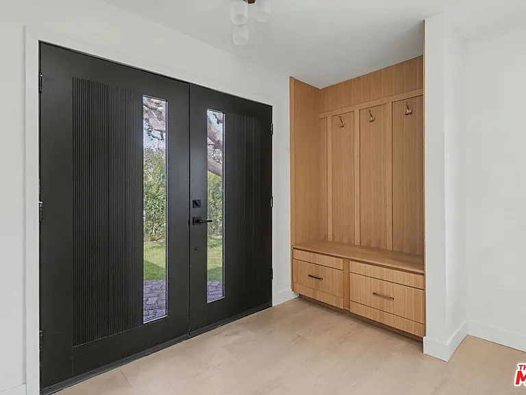 2831 Overland Ave — Photo 2