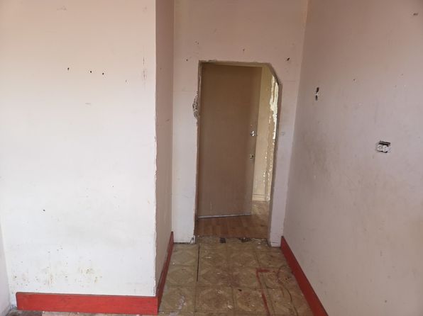 chicago-illinois-442890507 picture