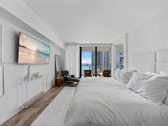 5th image of 650 NE 32nd St Unit 3101