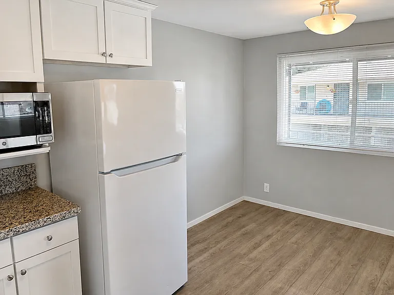 5900 Stockdale Hwy — Photo 4