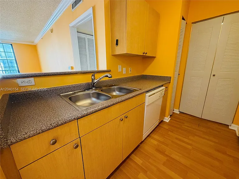 1919 Van Buren St #620A — Photo 14