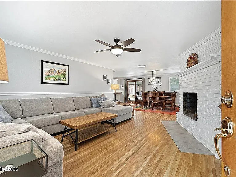 3 bed, 1386 sqft, $2,995 — Photo 4